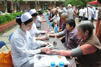 健康服務(wù)丨專家義診進社區(qū) 健康服務(wù)零距離